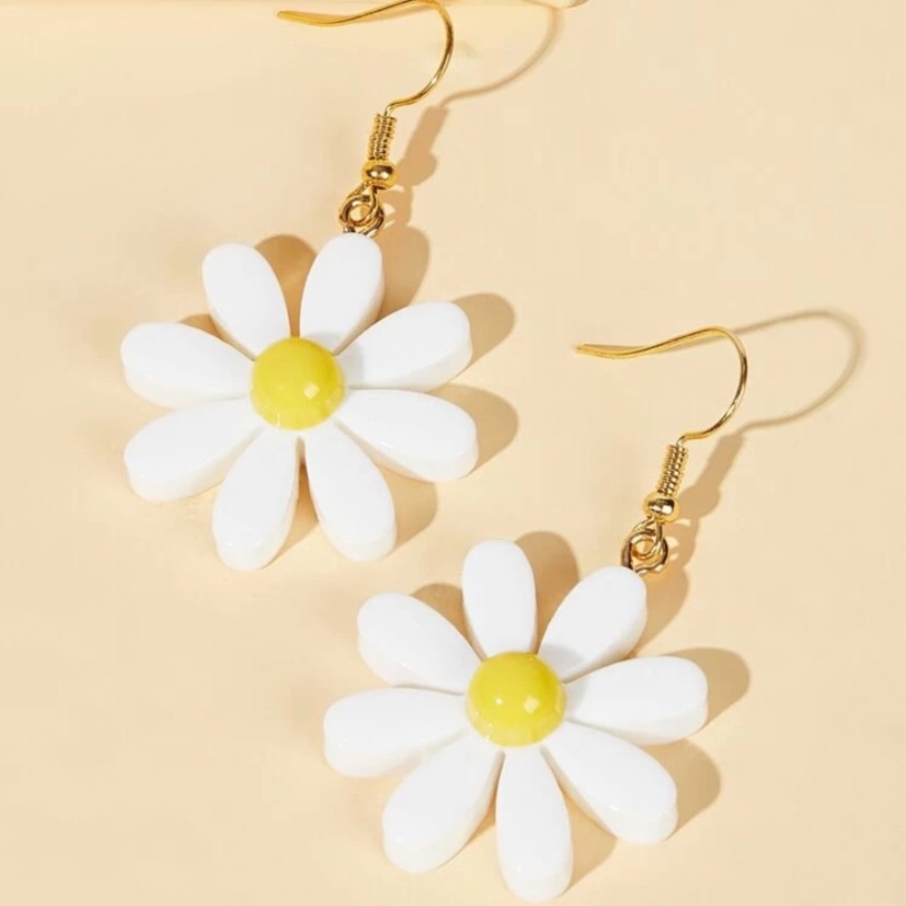 Daisy Earrings JUST IN